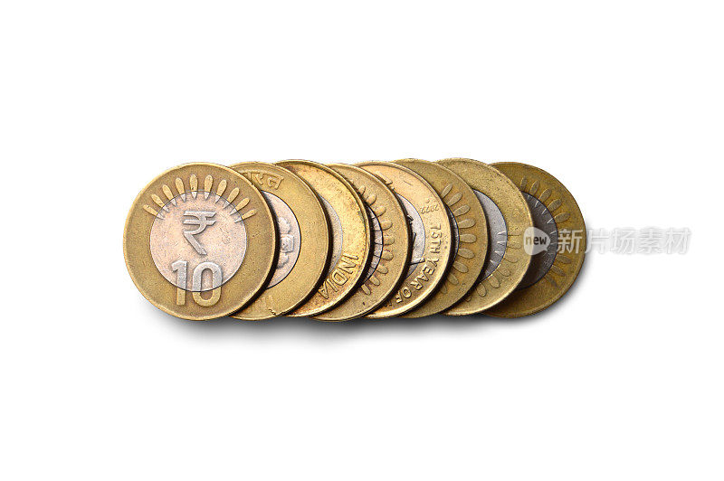 剪出的一堆钱的金色和银色的金属货币硬币安排为一个整洁的重叠集或堆栈或排10 10卢比面额的硬币隔离在白色透明的背景与复制空间
